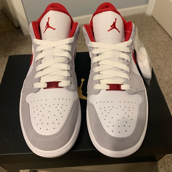 Air Jordan 1 Low SE Light Smoke Grey Gym Red - Picture 4 of 7